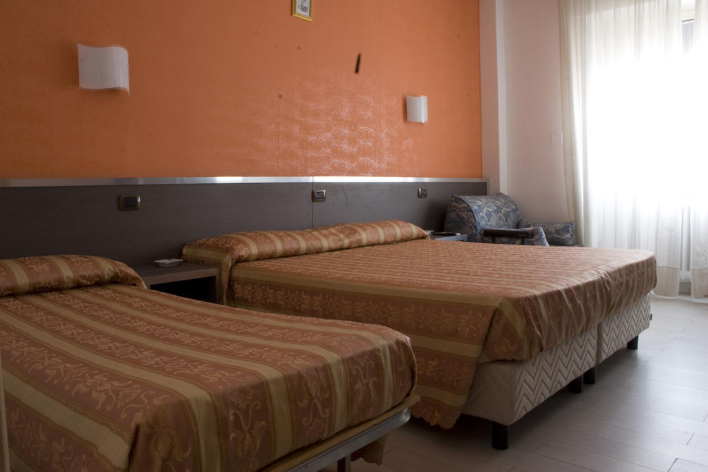 Hotel Renato Sesto San Giovanni Zimmer foto