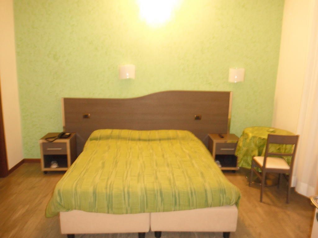Hotel Renato Sesto San Giovanni Zimmer foto