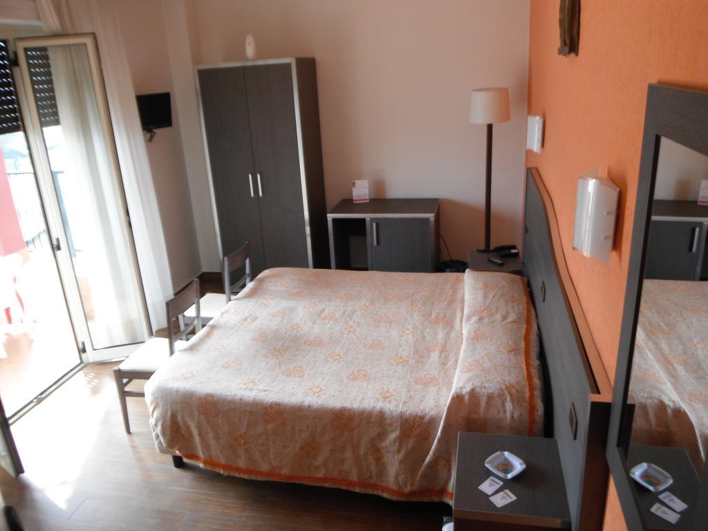 Hotel Renato Sesto San Giovanni Zimmer foto